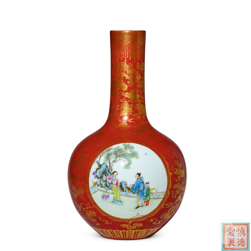 民国 珊瑚红地描金开窗粉彩人物故事图天球瓶